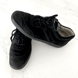 Tod's Sneaker Shoe Nubuck Leather Black Women's Size 7.5 Soft Comfort EU 37.5